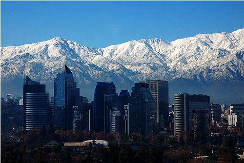 Santiago de Chile con la Cordillera de los Andes al fondo
